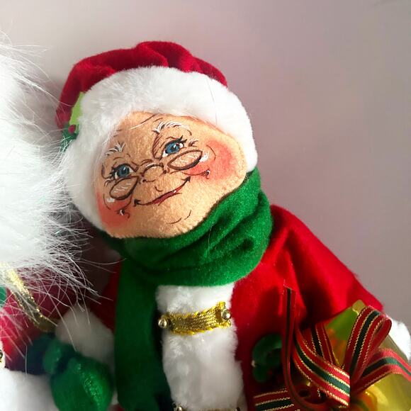 Annalee Mr and Mrs Claus w/ Presents Christmas Plush Statues 19” EUC 2008 - Picture 6 of 11